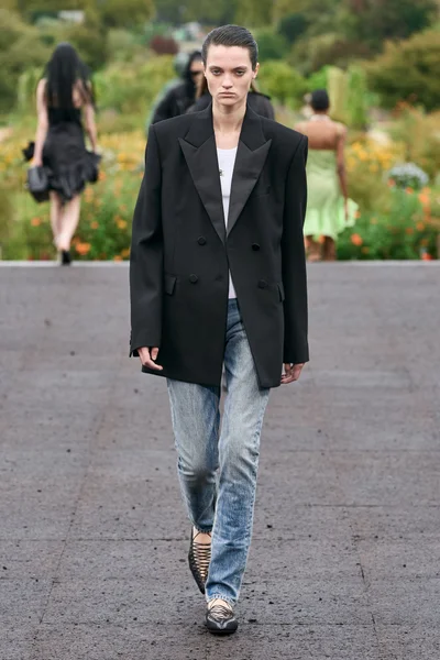 Look 27